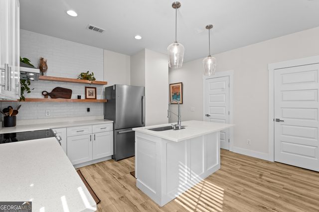 711 E 32nd Street, Savannah, GA 31401