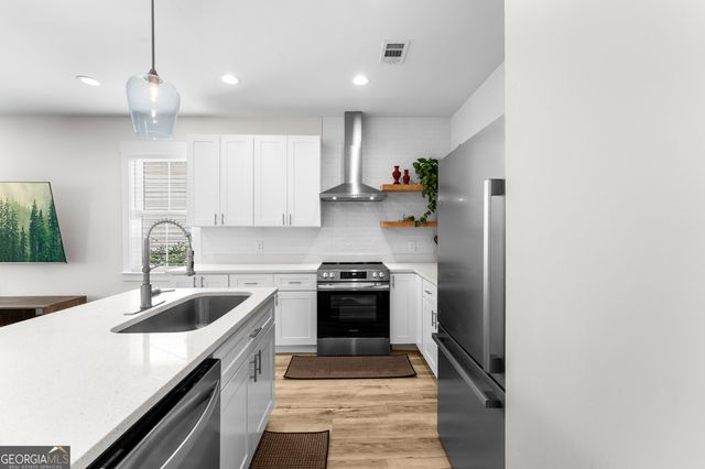 711 E 32nd Street, Savannah, GA 31401