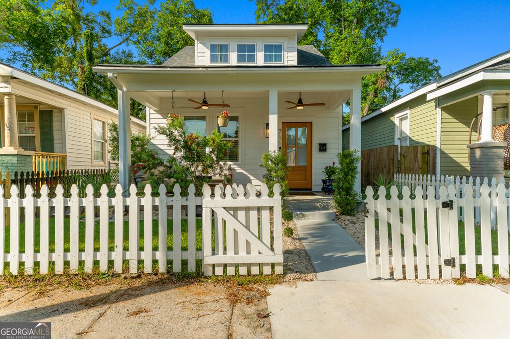 711 E 32nd Street, Savannah, GA 31401