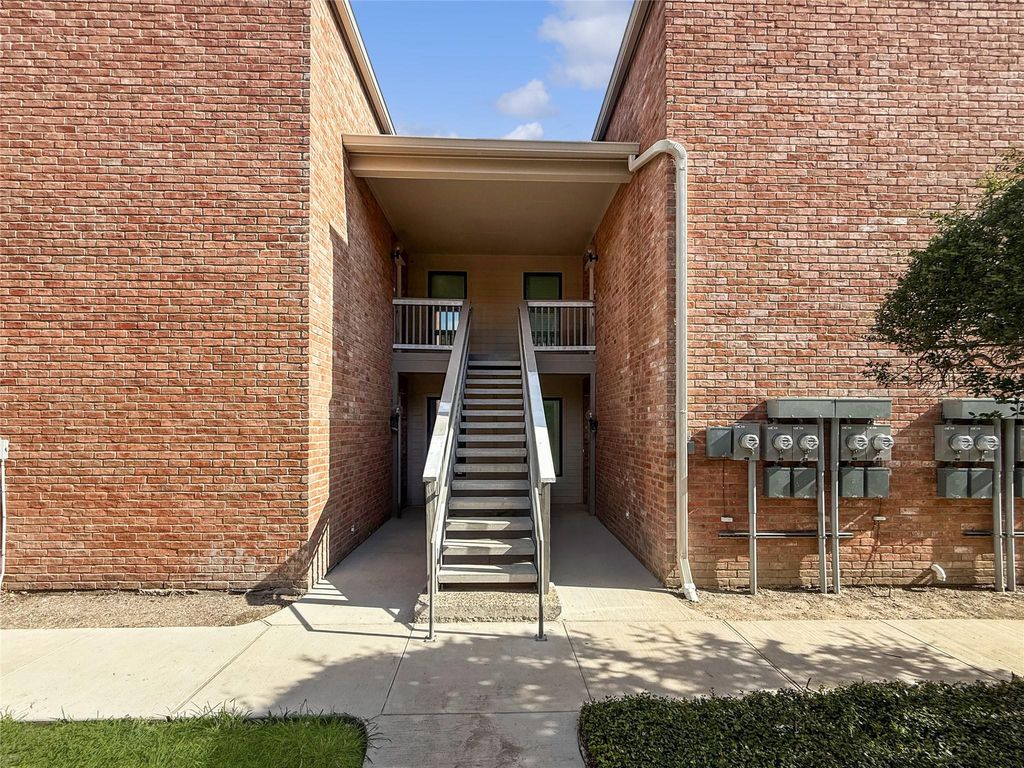 2829 Timmons Lane 209, Houston, TX 77027