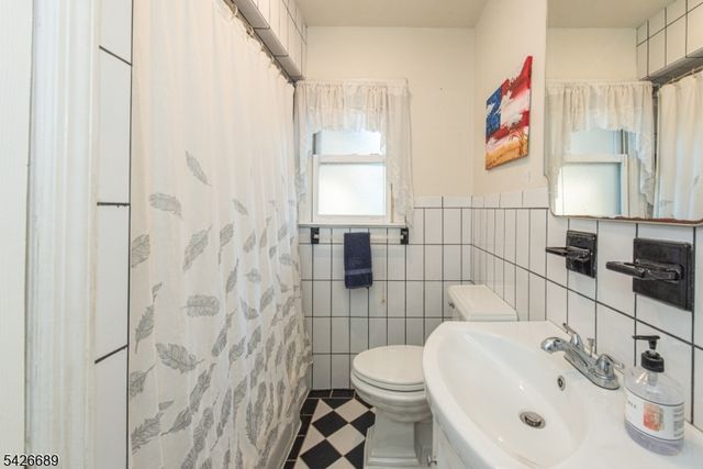 63 Duncan Ave, Pequannock Twp., NJ 07440