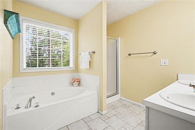 955 Pebble Bend Drive, Grayson, GA 30017