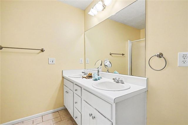 955 Pebble Bend Drive, Grayson, GA 30017