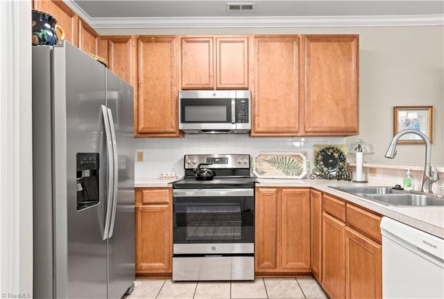 6142 Stadium Ridge Court, Clemmons, NC 27012