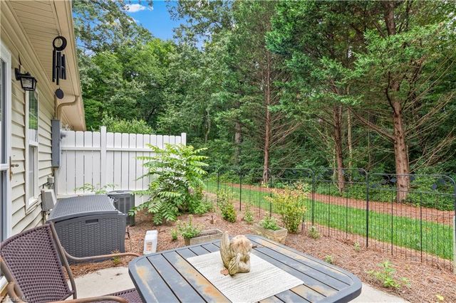 6142 Stadium Ridge Court, Clemmons, NC 27012