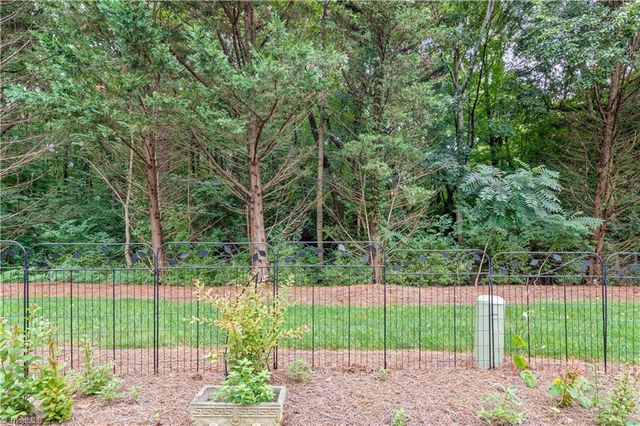 6142 Stadium Ridge Court, Clemmons, NC 27012