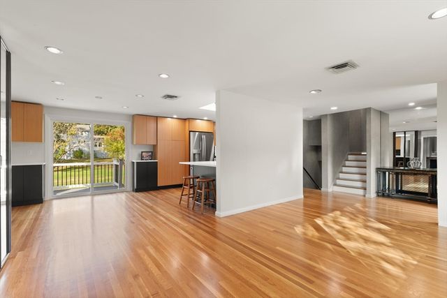 19 Selwyn Rd, Newton, MA 02461