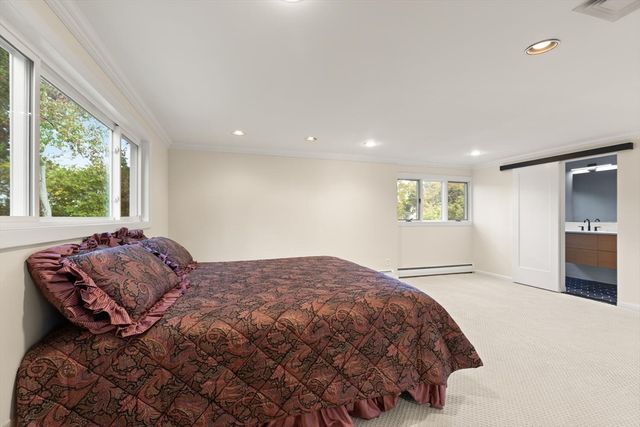 19 Selwyn Rd, Newton, MA 02461