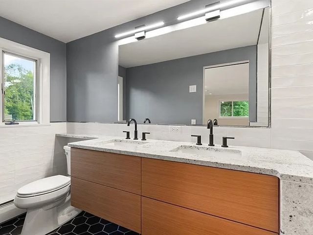 19 Selwyn Rd, Newton, MA 02461