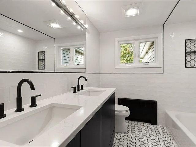 19 Selwyn Rd, Newton, MA 02461