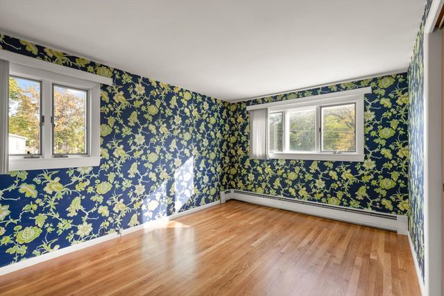 19 Selwyn Rd, Newton, MA 02461