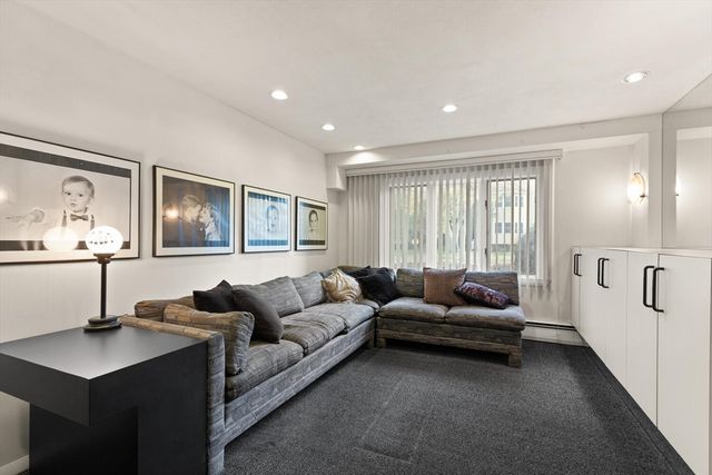 19 Selwyn Rd, Newton, MA 02461