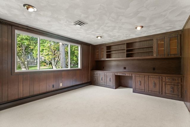 19 Selwyn Rd, Newton, MA 02461