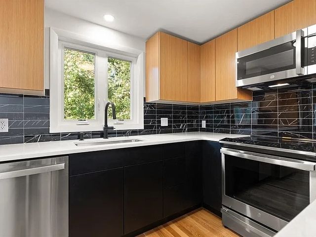 19 Selwyn Rd, Newton, MA 02461