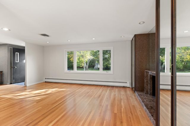 19 Selwyn Rd, Newton, MA 02461