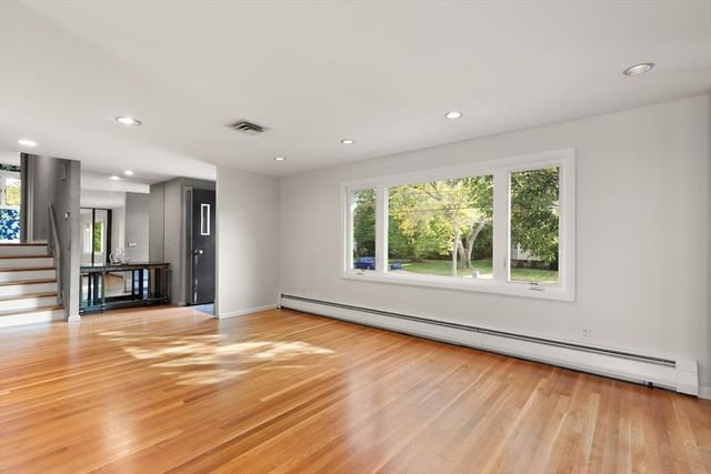 19 Selwyn Rd, Newton, MA 02461