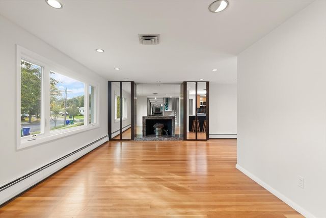 19 Selwyn Rd, Newton, MA 02461