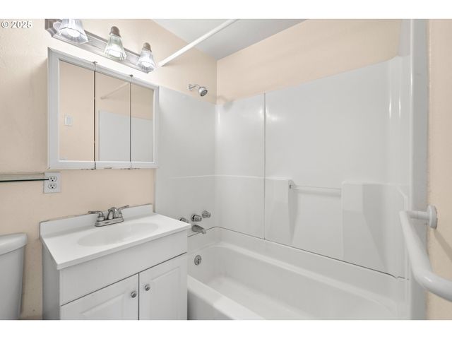 1855 Ne 126TH Pl, Portland, OR 97230