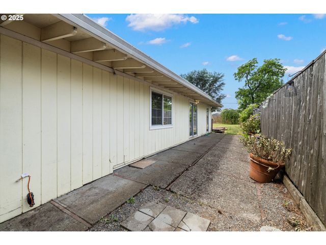 1855 Ne 126TH Pl, Portland, OR 97230