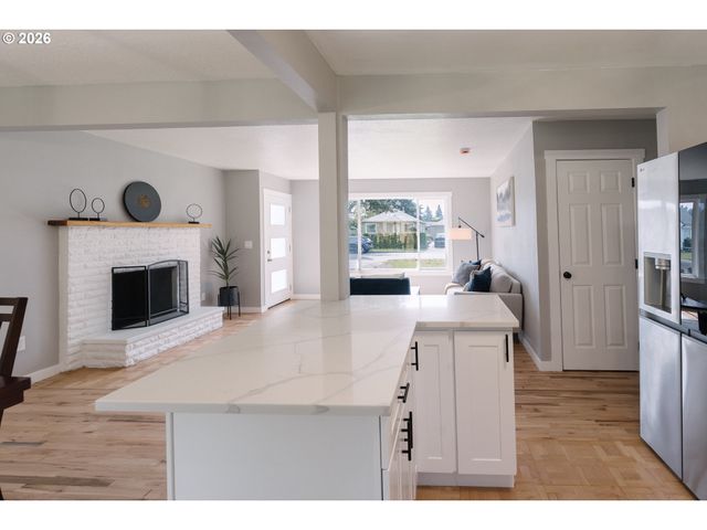 17925 Se PINE St, Portland, OR 97233