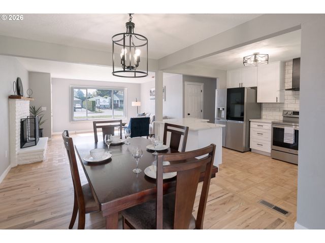 17925 Se PINE St, Portland, OR 97233