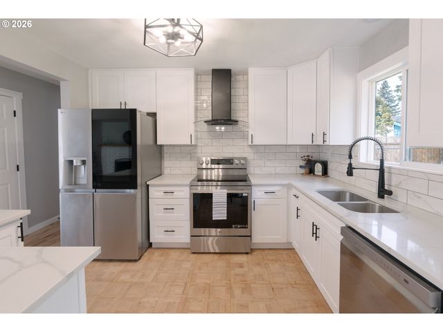 17925 Se PINE St, Portland, OR 97233