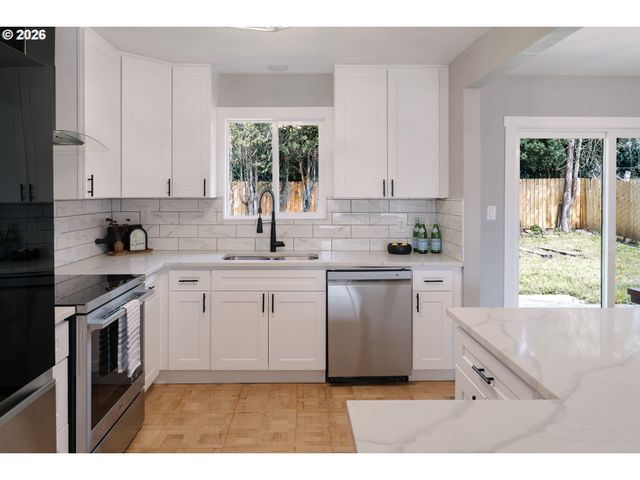 17925 Se PINE St, Portland, OR 97233