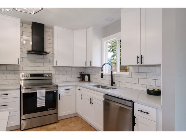 17925 Se PINE St, Portland, OR 97233