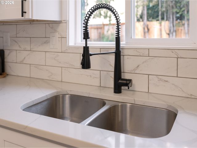 17925 Se PINE St, Portland, OR 97233