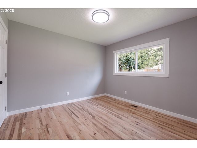 17925 Se PINE St, Portland, OR 97233