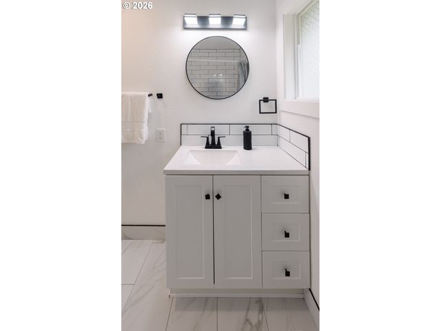 17925 Se PINE St, Portland, OR 97233