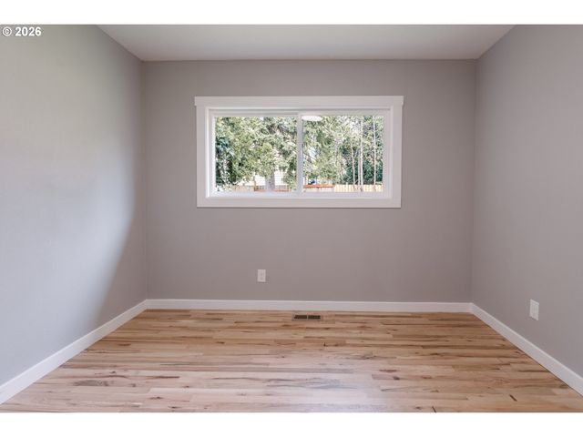 17925 Se PINE St, Portland, OR 97233