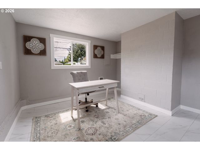 17925 Se PINE St, Portland, OR 97233