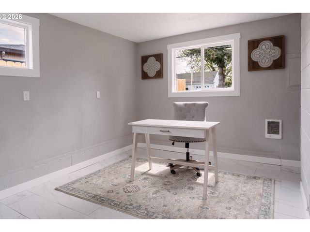 17925 Se PINE St, Portland, OR 97233