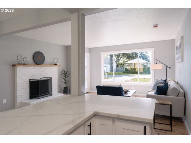 17925 Se PINE St, Portland, OR 97233