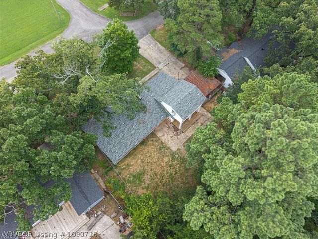 7 Bon Air Street, Van Buren, AR 72956