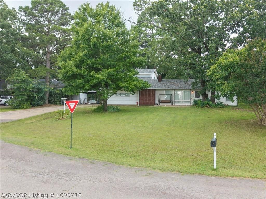 7 Bon Air Street, Van Buren, AR 72956