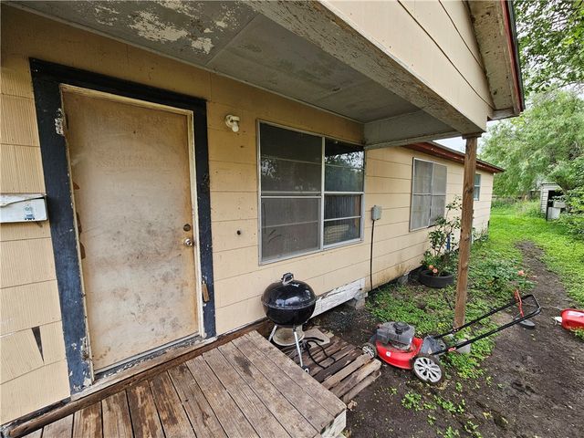 742 W 1st St., Alice, TX 78332