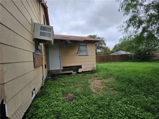 742 W 1st St., Alice, TX 78332