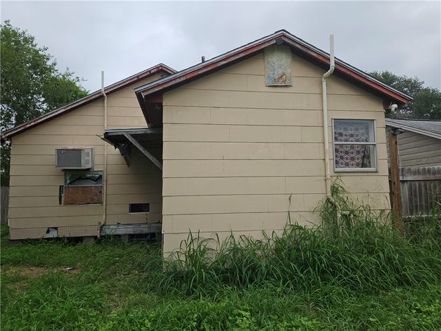 742 W 1st St., Alice, TX 78332