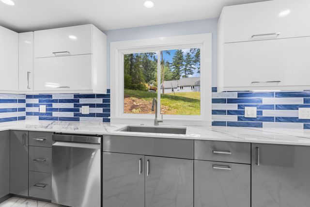 480 Woodlawn Ridge Road, Pembroke, NH 03275