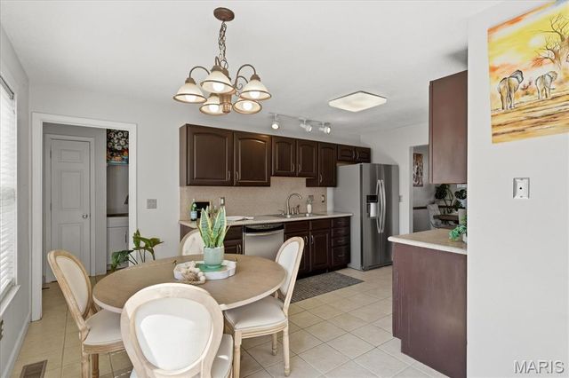 918 Columbia Avenue, Fairview Heights, IL 62208