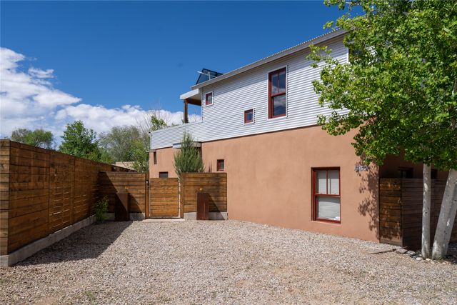 960 Acequia de las Joyas, Santa Fe, NM 87505