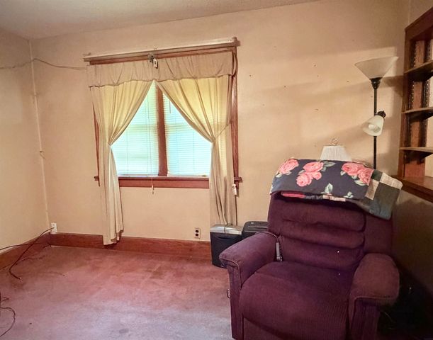 79 E Parker Street, Waterloo, IA 50703