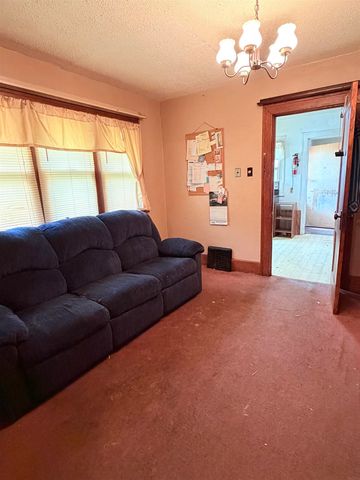 79 E Parker Street, Waterloo, IA 50703