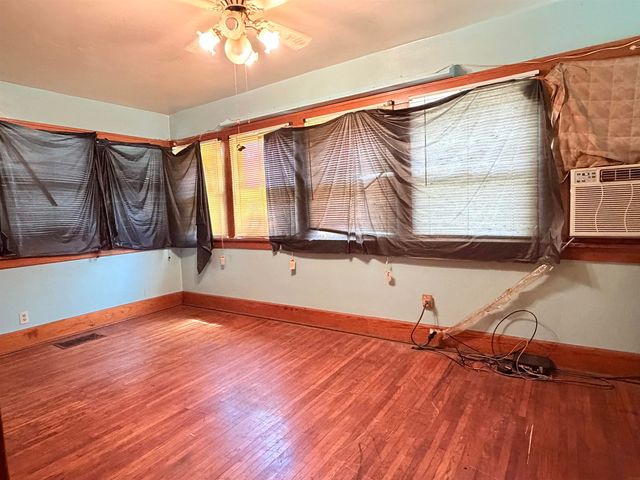 79 E Parker Street, Waterloo, IA 50703