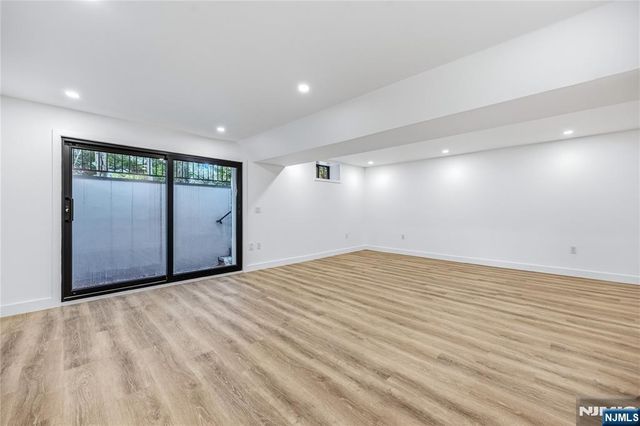 125 Hudson Avenue, Tenafly, NJ 07670