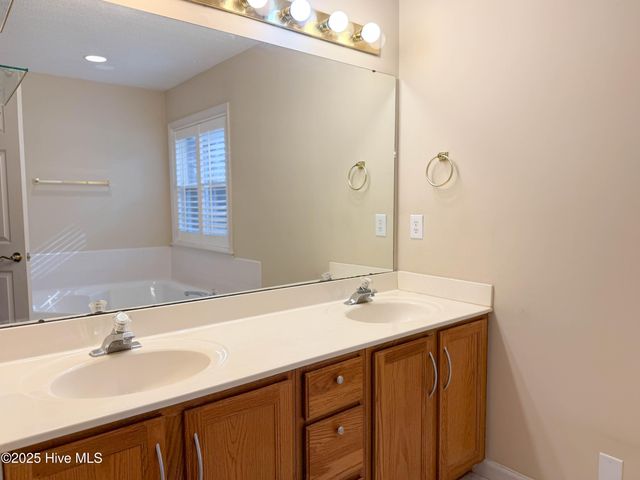 9402 Short Putt Court, Wilmington, NC 28412