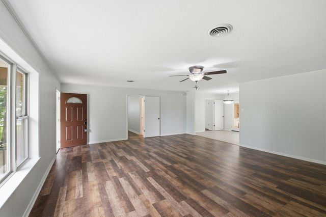 104 Kiowa Drive W, Gainesville, TX 76240