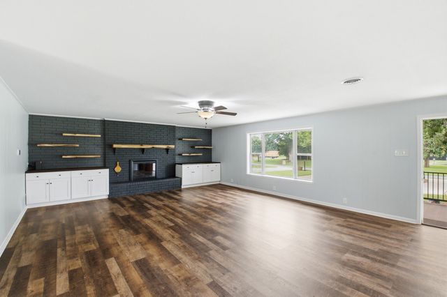 104 Kiowa Drive W, Gainesville, TX 76240